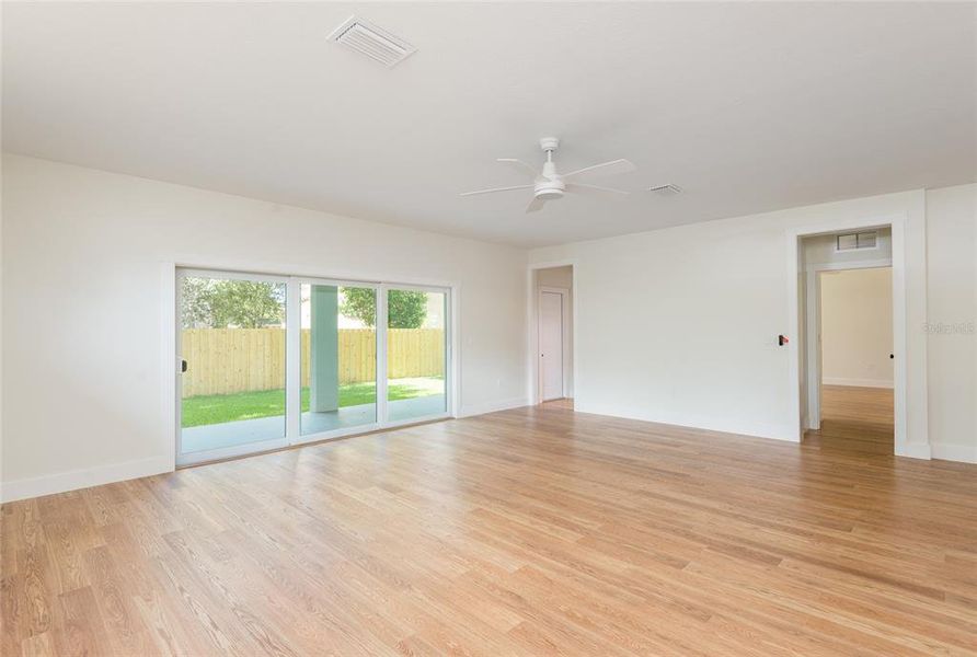 Spacious, unfurnished interior of a new home in , Tampa (Image 20).