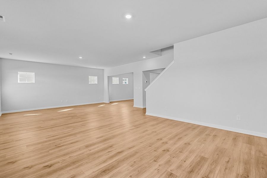 Spacious, unfurnished interior of a new home in Fieldstone, Lexington (Image 23).
