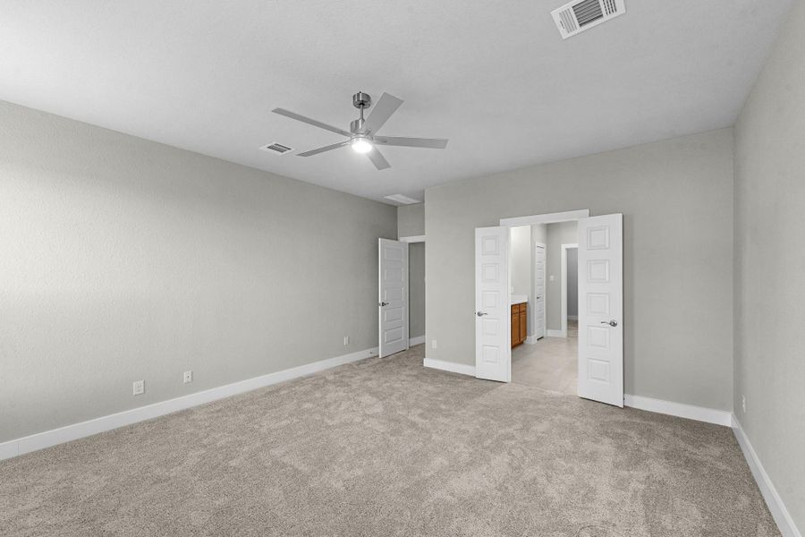 Spacious, unfurnished interior of a new home in Morton Creek Ranch, Katy (Image 28).