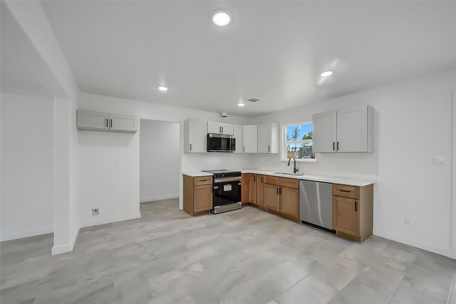 Furnished interior view inside a new home in , Conroe (Image 6).