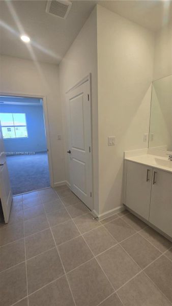 Spacious, unfurnished interior of a new home in , Homestead (Image 9).