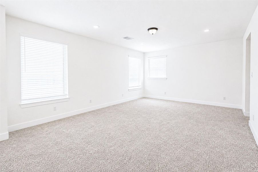 Spacious, unfurnished interior of a new home in , Katy (Image 33).