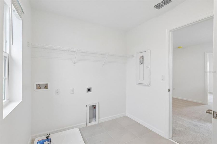 Spacious, unfurnished interior of a new home in Eagletail Landings, Howey-in-the-Hills (Image 16).