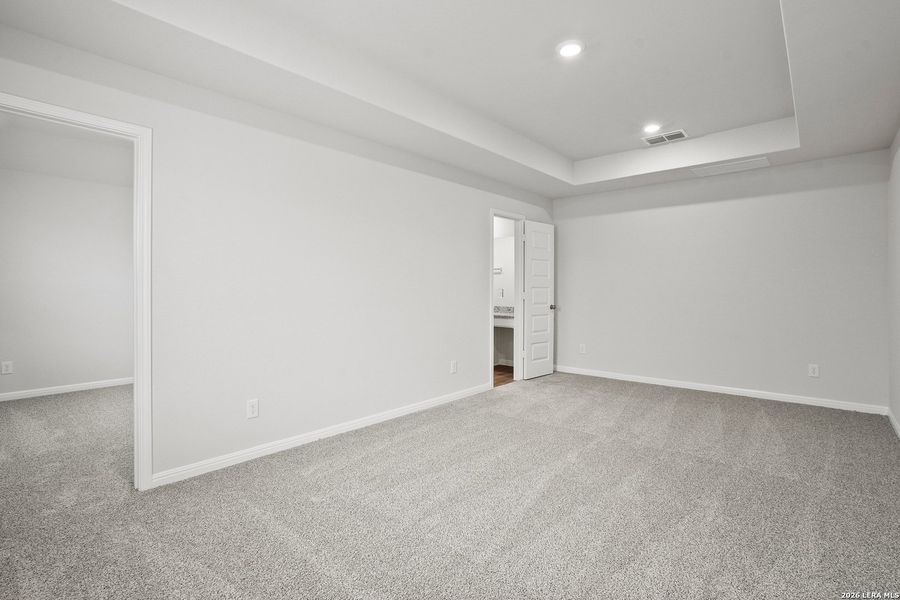 Spacious, unfurnished interior of a new home in Cinco Lakes, San Antonio (Image 17).