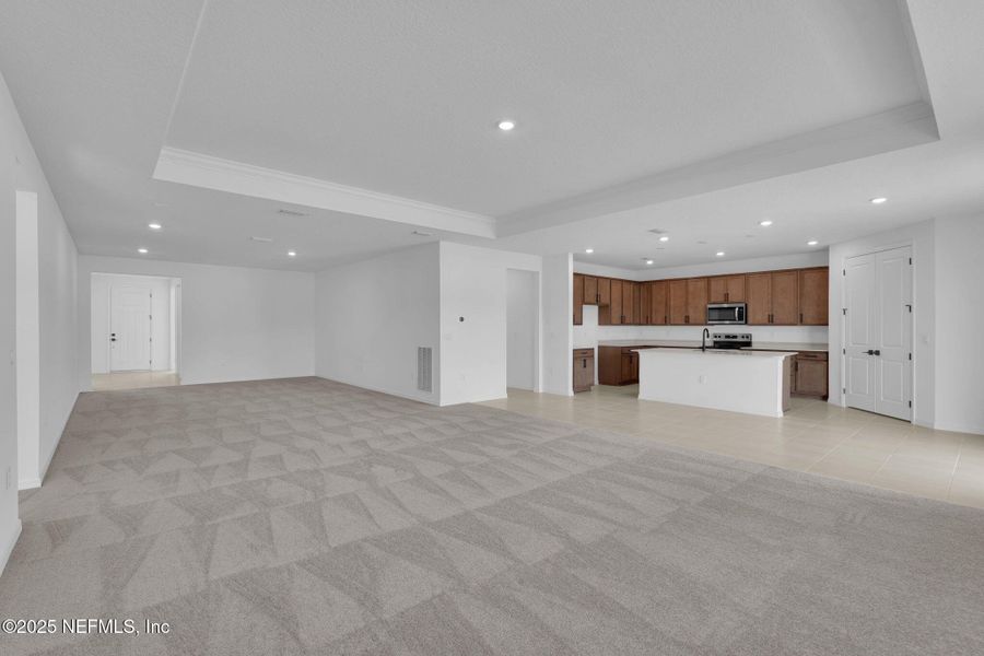 Spacious, unfurnished interior of a new home in Hyland Trail, Green Cove Springs (Image 14).