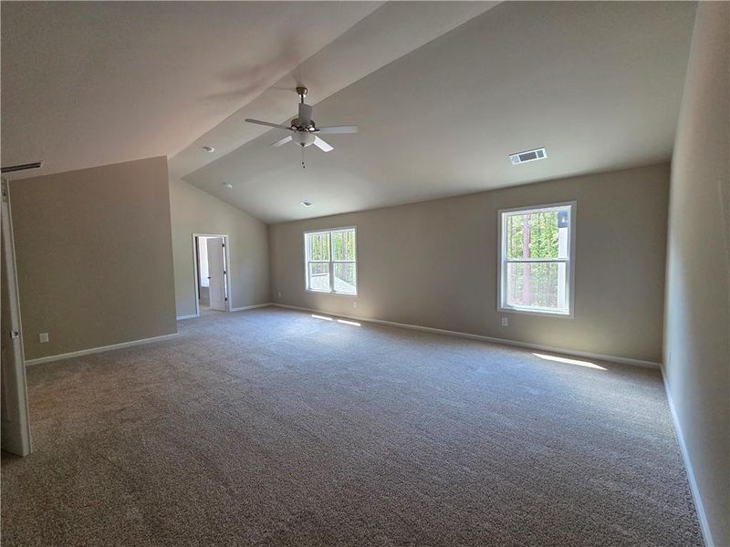Spacious, unfurnished interior of a new home in , Bethlehem (Image 30).