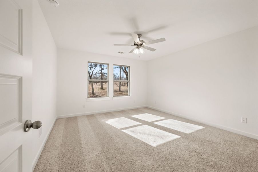 Spacious, unfurnished interior of a new home in Runaway Bay, Runaway Bay (Image 26).