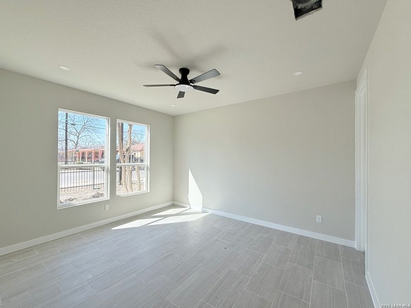 Spacious, unfurnished interior of a new home in , San Antonio (Image 13).