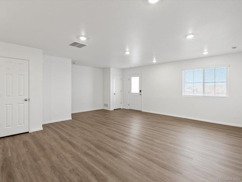 Spacious, unfurnished interior of a new home in Skyview at High Point, Aurora (Image 18).