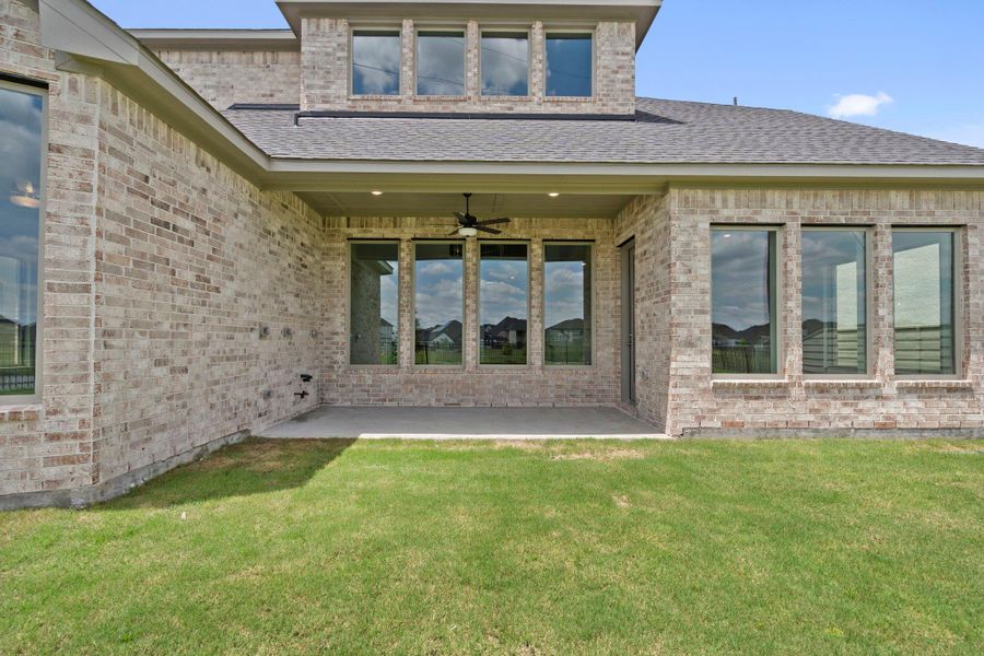 Exterior details and patio area of a home in Pomona, Manvel (Image 3).