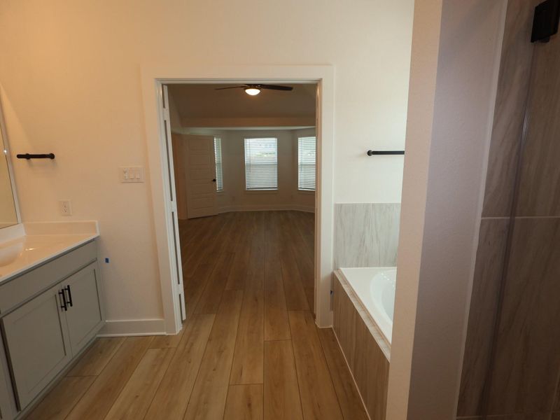 Spacious, unfurnished interior of a new home in Lago Mar, Santa Fe (Image 14).