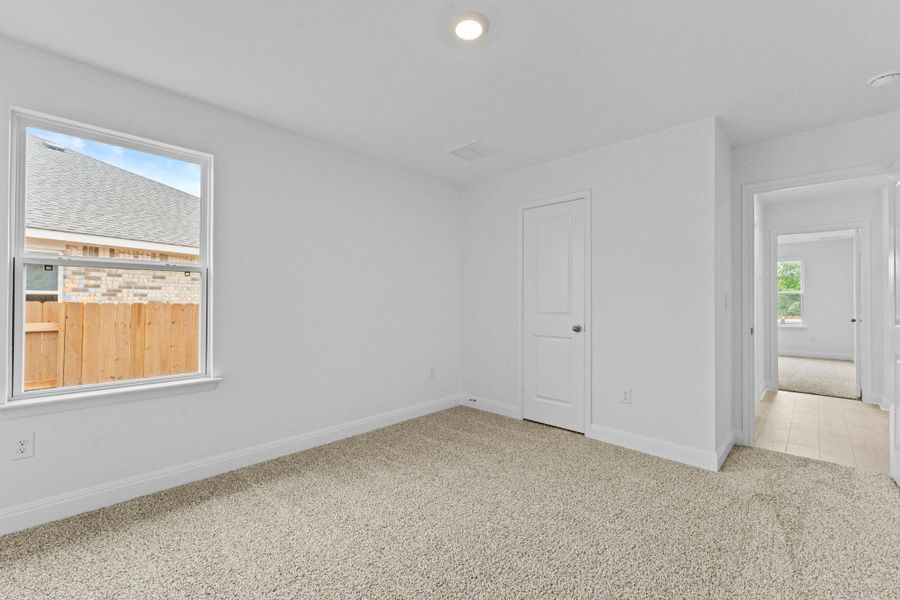 Spacious, unfurnished interior of a new home in Riverview, Georgetown (Image 23).
