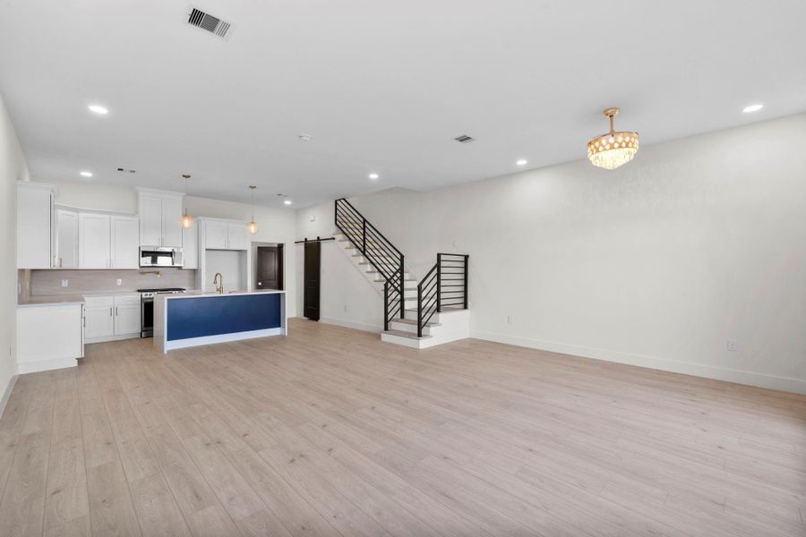 Spacious, unfurnished interior of a new home in , Houston (Image 9).