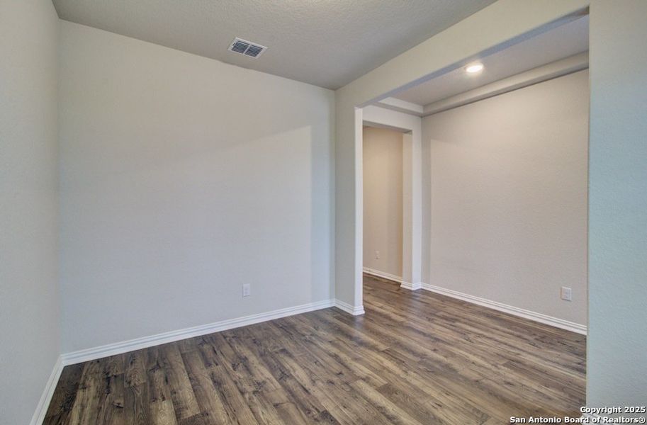 Spacious, unfurnished interior of a new home in Meyer Ranch - Enclave, New Braunfels (Image 18).