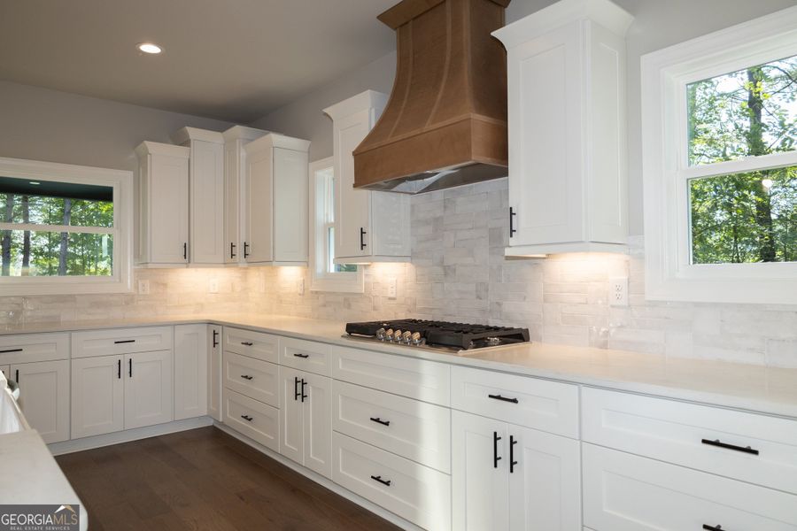 Furnished interior view inside a new home in Leverett Park, Newnan (Image 14).
