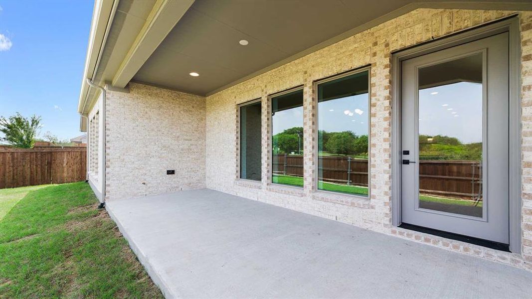 Exterior details and patio area of a home in Hillstead, Lavon (Image 2).