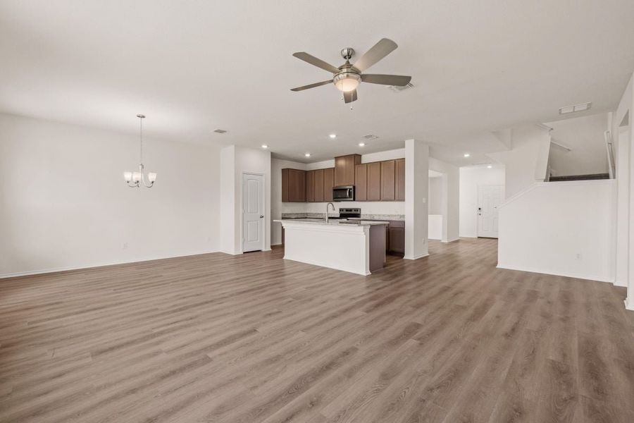 Spacious, unfurnished interior of a new home in Hidden Trails, Belton (Image 6).