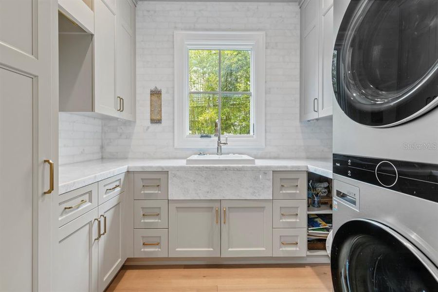 Furnished interior view inside a new home in , Orlando (Image 19).