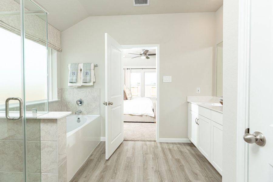 Furnished interior view inside a new home in Sunrise Cove, Texas City (Image 6).