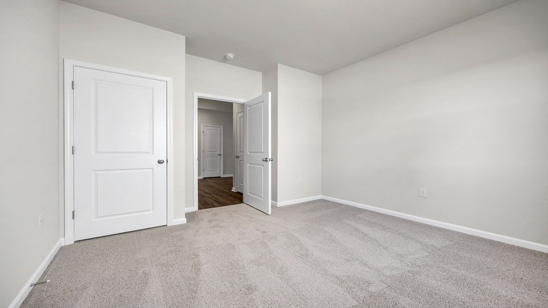 Spacious, unfurnished interior of a new home in Sease's Pond, Gilbert (Image 23).