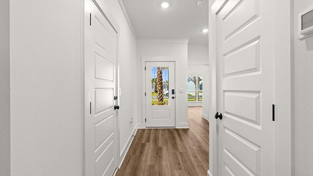 Spacious, unfurnished interior of a new home in Caballeros Estates At Hombre, Panama City Beach (Image 25).