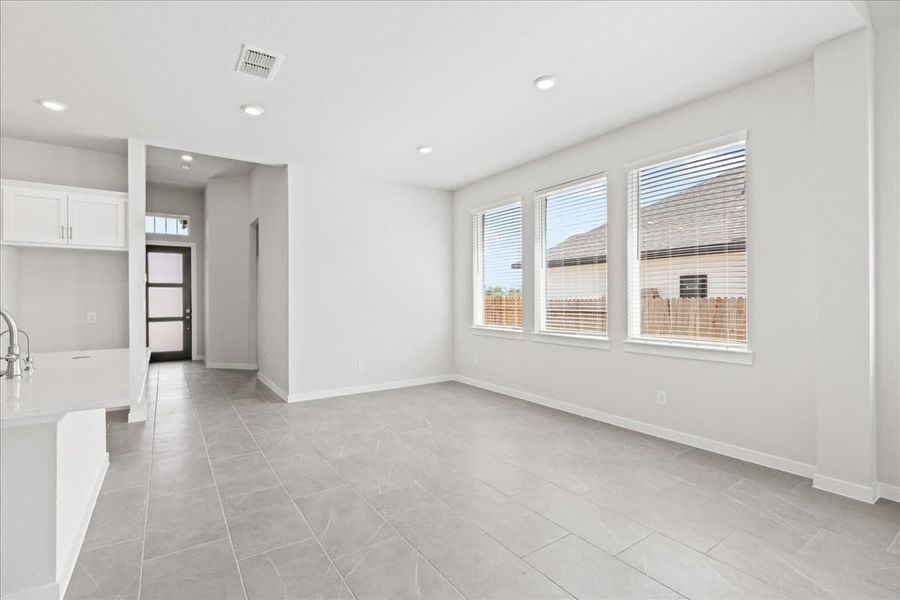 Spacious, unfurnished interior of a new home in Village at Three Oaks, Seguin (Image 17). Spacious, unfurnished interior of a new home in Village at Three Oaks, Seguin (Image 17).