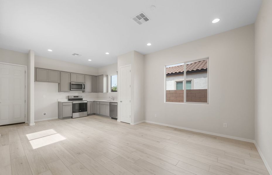 Spacious, unfurnished interior of a new home in Artisan at Asante, Surprise (Image 22).