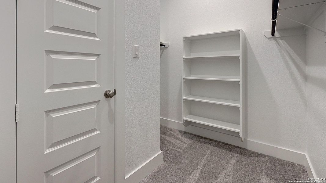 Spacious, unfurnished interior of a new home in Haby Hill 60', San Antonio (Image 28).