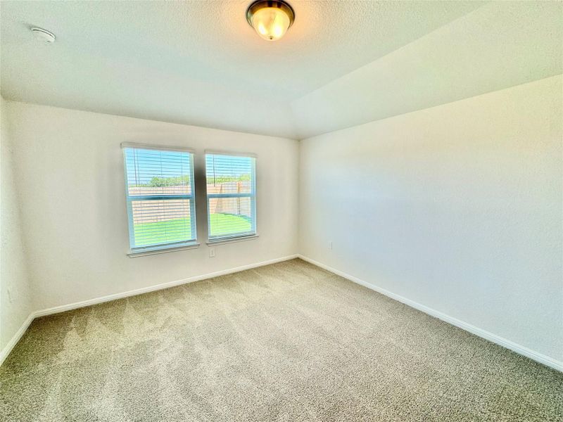 Spacious, unfurnished interior of a new home in Lexington Parke, Del Valle (Image 10).