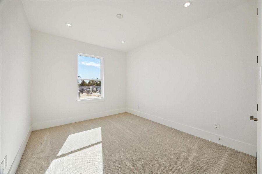 Spacious, unfurnished interior of a new home in , Houston (Image 34).