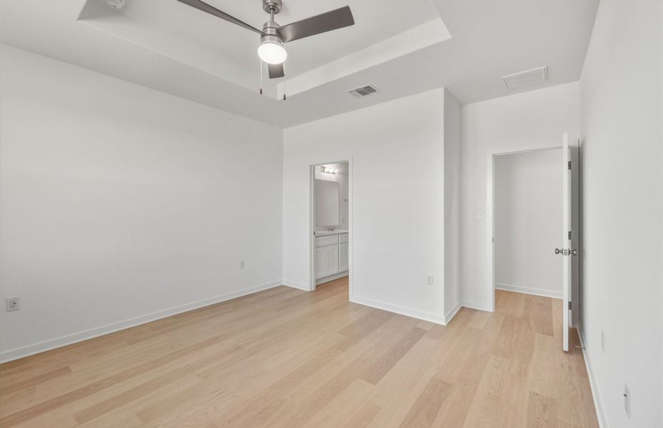 Spacious, unfurnished interior of a new home in Larson Crossing, Elgin (Image 24).