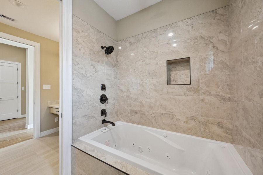 Furnished interior view inside a new home in , Kemah (Image 14).