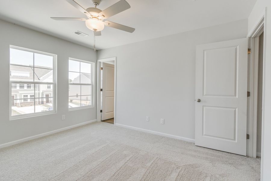 Spacious, unfurnished interior of a new home in Astoria, Columbia (Image 21).