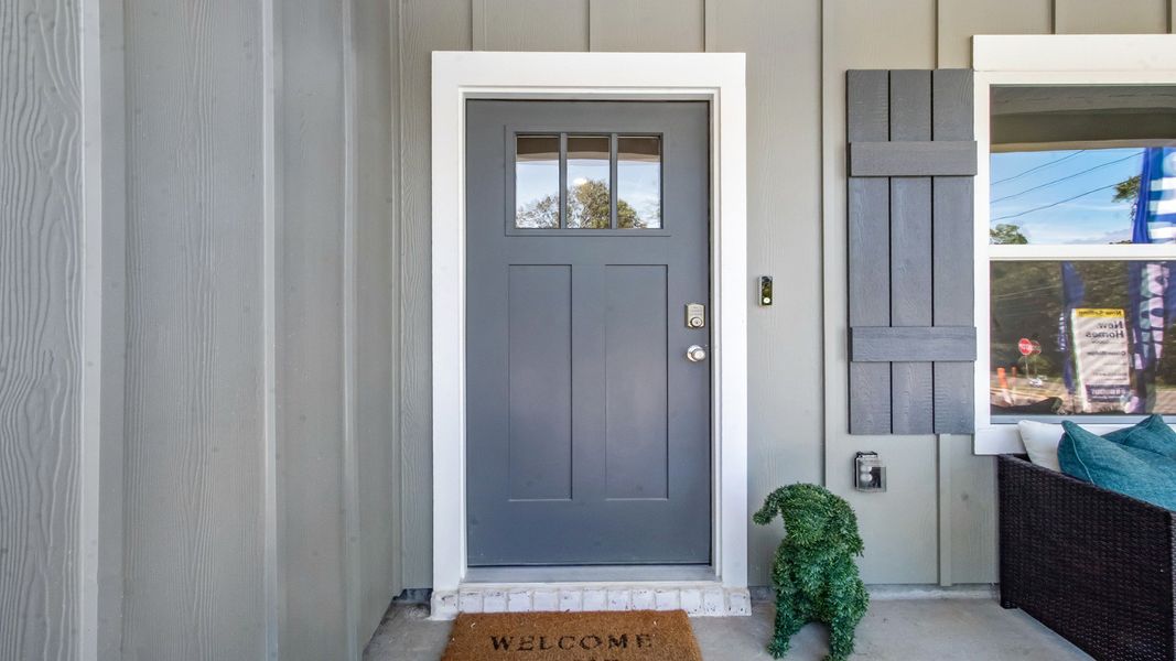 Exterior details and patio area of a home in Olson Ridge, Tallahassee (Image 2).