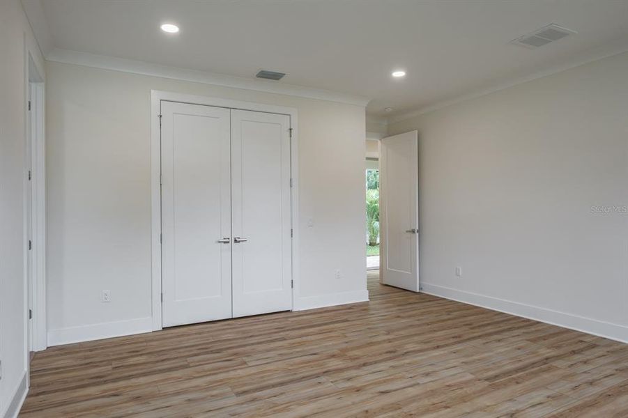 Spacious, unfurnished interior of a new home in , Palm Harbor (Image 19).