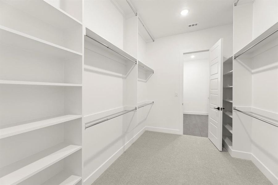 37. 4820 Belo - Closet 37. 4820 Belo - Closet