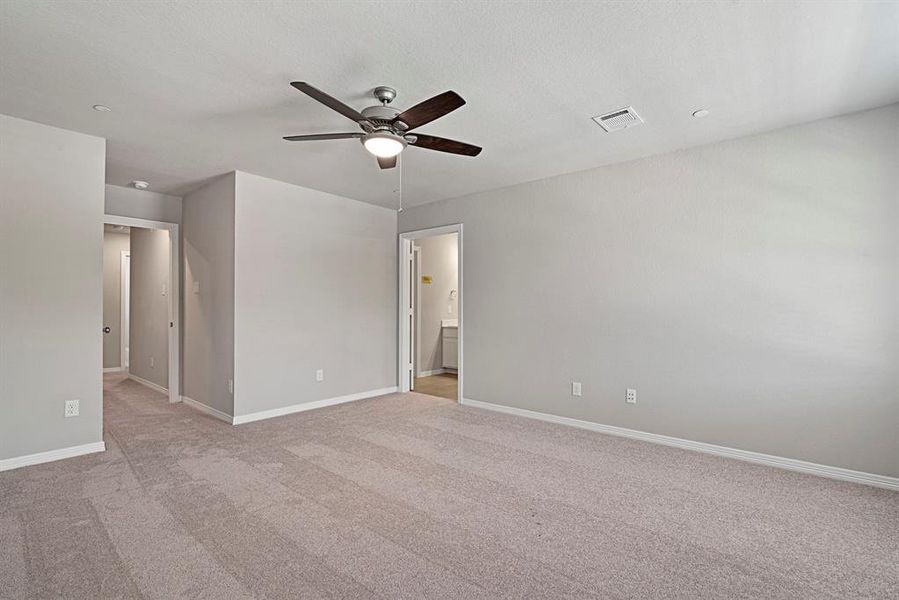 Spacious, unfurnished interior of a new home in Heartland Townhomes, Heartland (Image 20).
