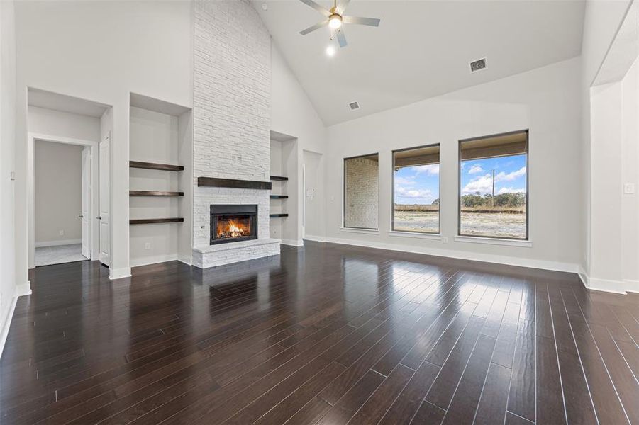 Spacious, unfurnished interior of a new home in Tuscan Estates (1 Acre Lots), Waxahachie (Image 18). Spacious, unfurnished interior of a new home in Tuscan Estates (1 Acre Lots), Waxahachie (Image 18).