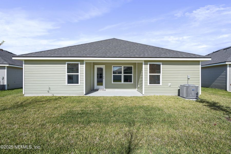 Exterior details and patio area of a home in Summerglen, Jacksonville (Image 4).