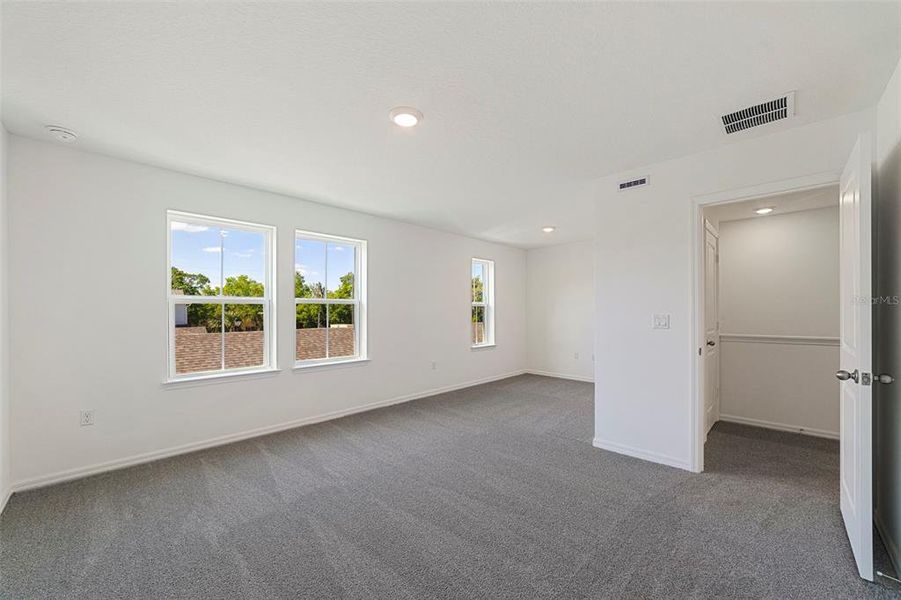 Spacious, unfurnished interior of a new home in Aulin Square, Oviedo (Image 19). Spacious, unfurnished interior of a new home in Aulin Square, Oviedo (Image 19).