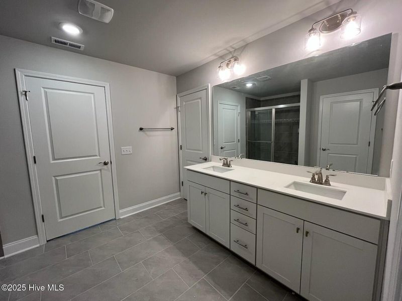 Furnished interior view inside a new home in Palmetto Creek, Bolivia (Image 9).