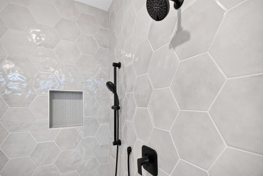 Close-up of interior finishes inside a home in Livingstone Park, Kennesaw (Image 25).