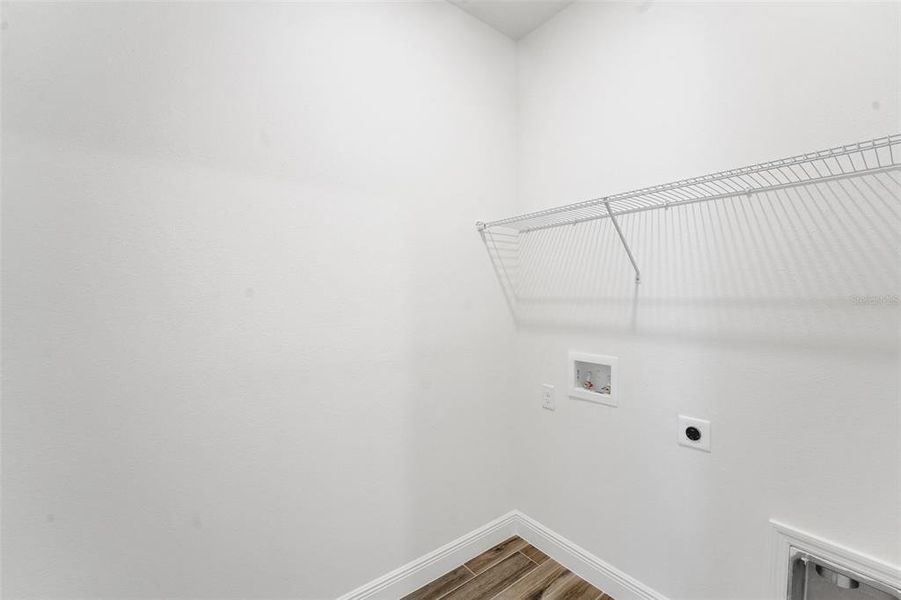 Spacious, unfurnished interior of a new home in Angeline, Land O' Lakes (Image 18).