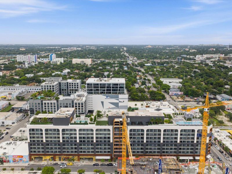 Condo located in Miami, FL showcasing its design and architecture (Image 18).