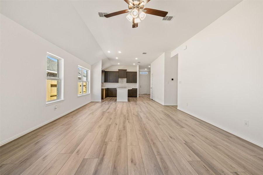 Spacious, unfurnished interior of a new home in River Ranch, Dayton (Image 35).