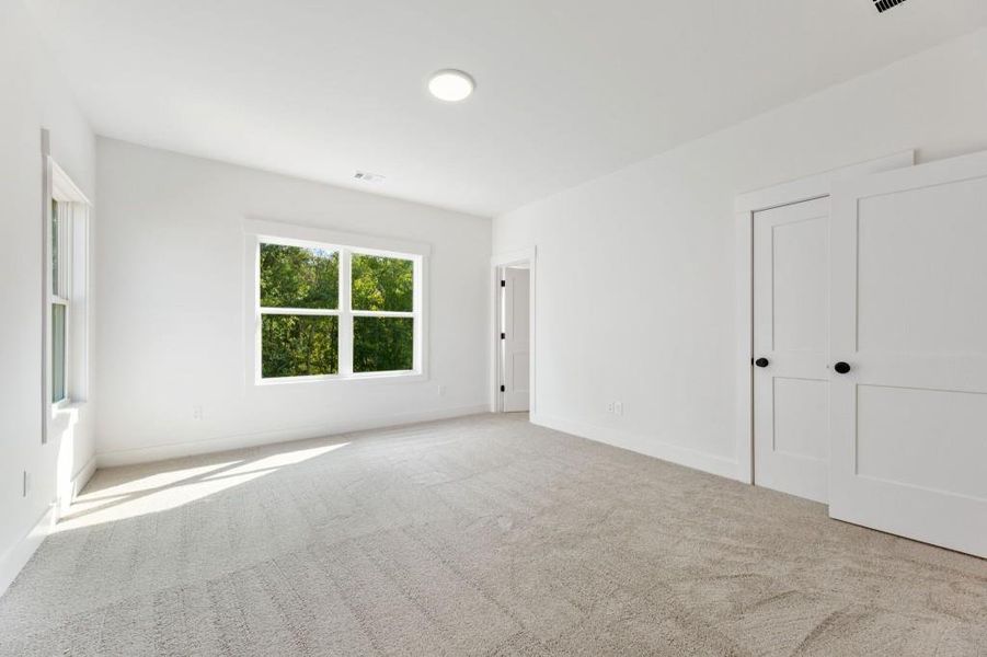 Spacious, unfurnished interior of a new home in Hillshire, Cumming (Image 24).