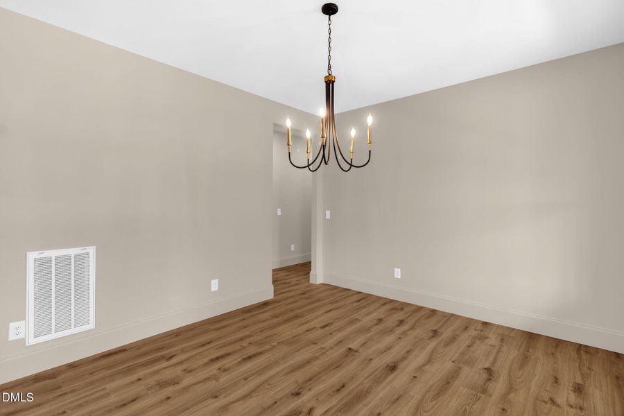 7-web-or-mls-8810 Rudy Dr-6