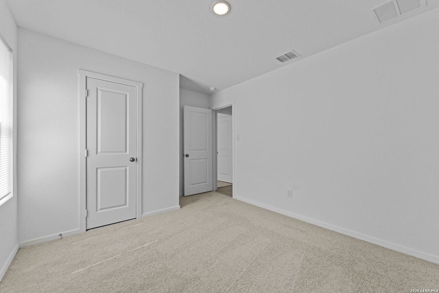 Spacious, unfurnished interior of a new home in Higdon Crossing, San Antonio (Image 27).