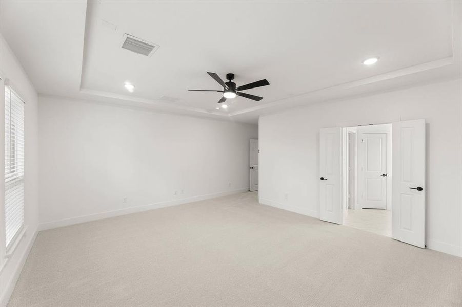 Spacious, unfurnished interior of a new home in Hidden Lakes Estates, DeSoto (Image 26).