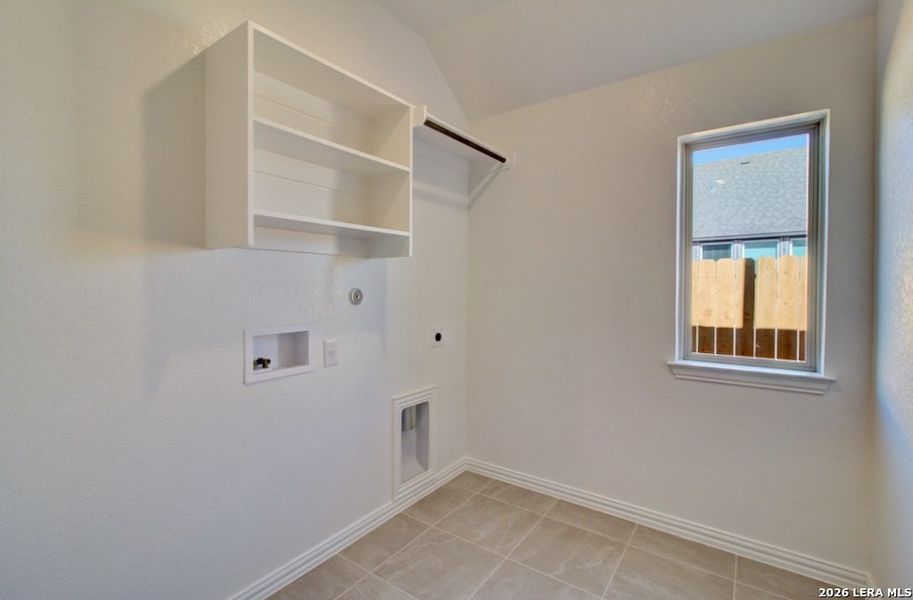 Spacious, unfurnished interior of a new home in Clear Creek, New Braunfels (Image 12).